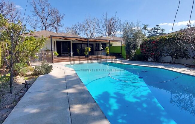 Beautiful Pool House in Santa Ana ~  3 Bedrooms Plus Large Room for Office or Den
