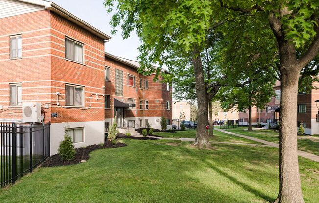 2 beds, 1 bath, 825 sqft, $1,050