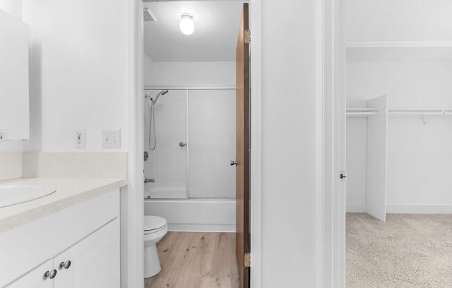 Studio, 1 bath, $1,300, Unit 9