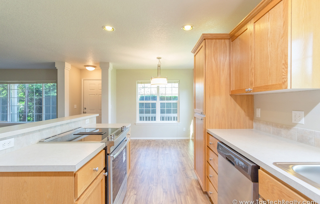 3 beds, 2.5 baths, $2,550