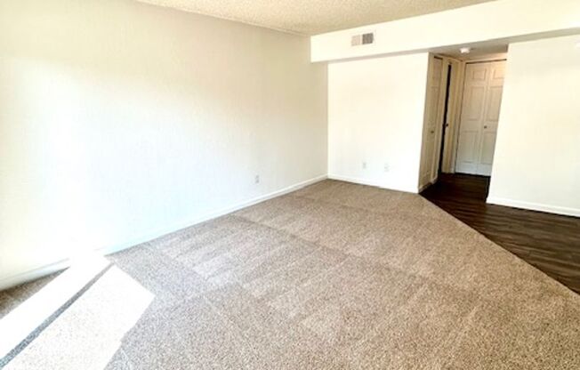 1 bed, 1 bath, 700 sqft, $1,575, Unit 14