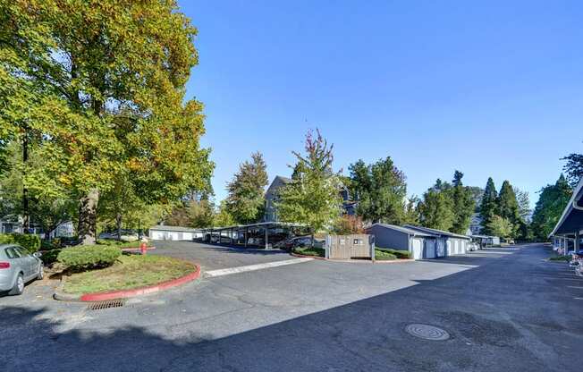 Exterior Landscape at Hampton Park Apartments, Oregon