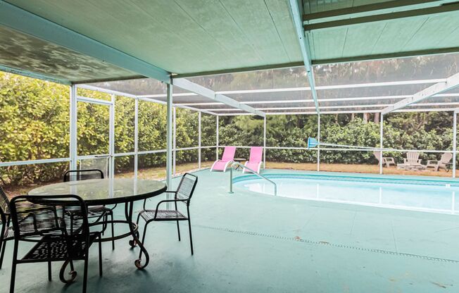 Great Property with Pool in Desirable Flamingo Estates!