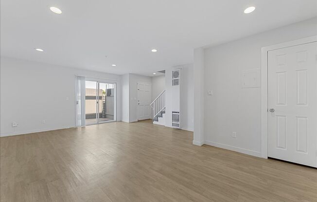 14523 Freeman Ave