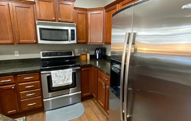 Spacious Auburn Townhome - Furnished Options