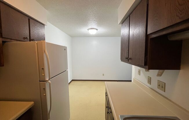 1 bed, 1 bath, 555 sqft, $595, Unit 02