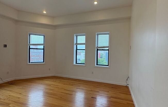 2 beds, 1 bath, 9,999 sqft, $2,250, Unit 64-403