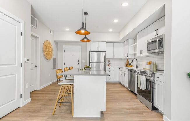 1 bed, 1 bath, 722 sqft, $1,475, Unit 1-208