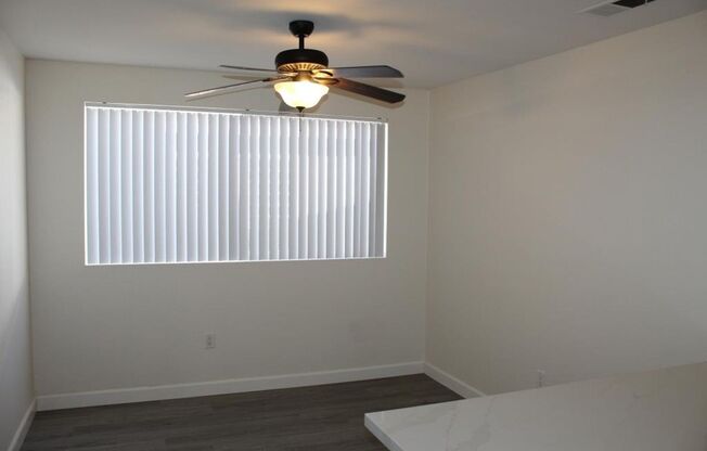 Single story 3 Br/2 Ba - Vine Street