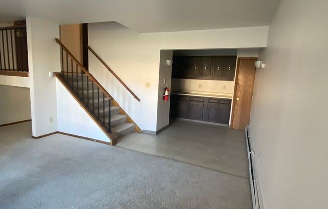 3 beds, 1.5 baths, 1,066 sqft, $1,499, Unit 5180 03