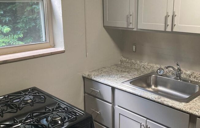 3 beds, 1 bath, 1,400 sqft, $1,620, Unit 1481-10