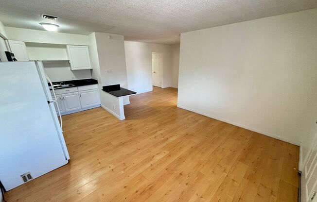 1 bed, 1 bath, 680 sqft, $995, Unit D25