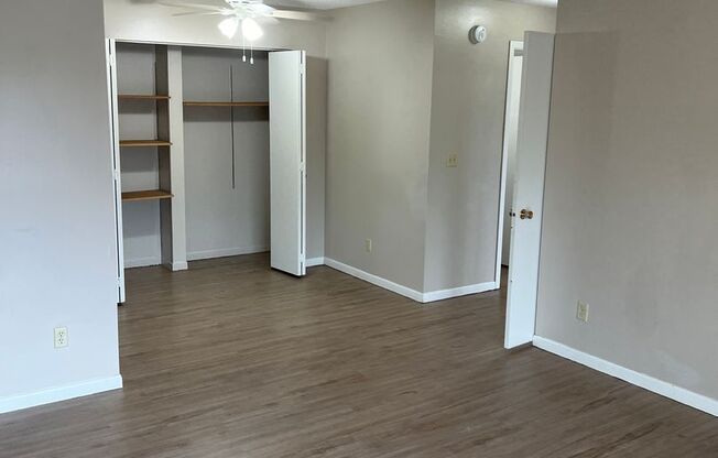 2 beds, 1 bath, $995, Unit Unit #7