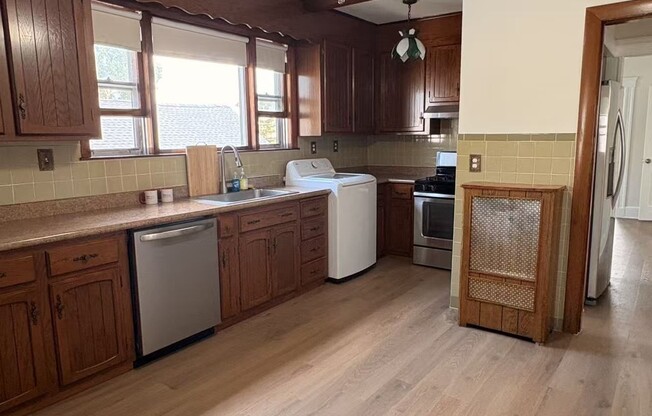 2 beds, 1 bath, 1,185 sqft, $2,800, Unit 2