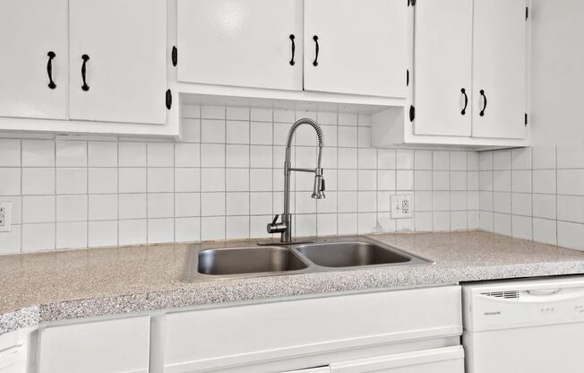 1 bed, 1 bath, 601 sqft, $1,395, Unit 112