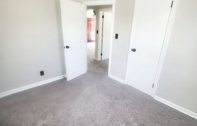 2 beds, 1 bath, 700 sqft, $1,350, Unit 03-3220