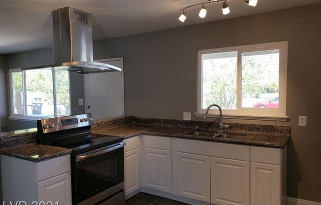 GREAT 3 BEDROOM HOME IN NORTH LAS VEGAS 89030