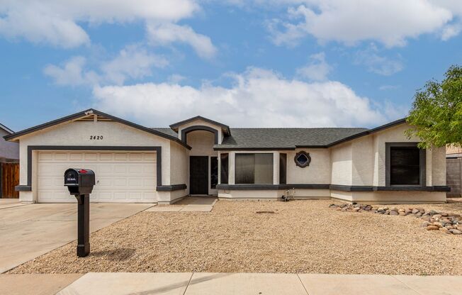 Charming 4 bed, 2 bath home in Mesa!