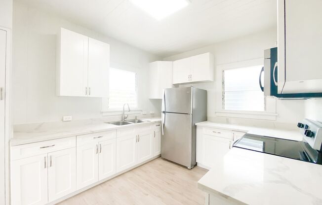 Charming Cottage in McCully - 2 bedroom / 1 bathroom + Parking