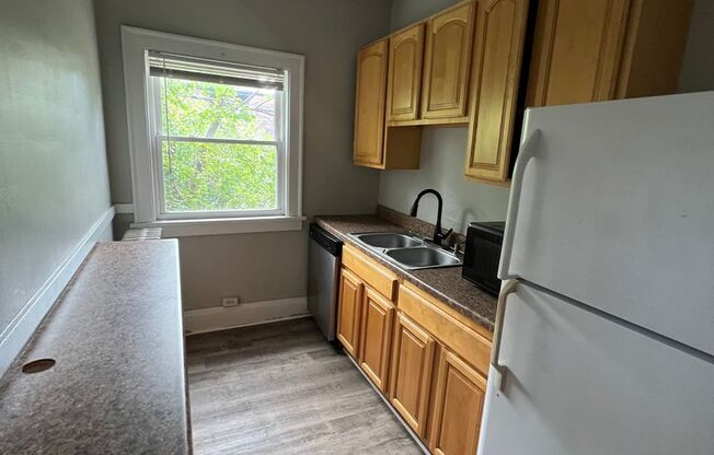 1 bed, 1 bath, 560 sqft, $1,050, Unit H9