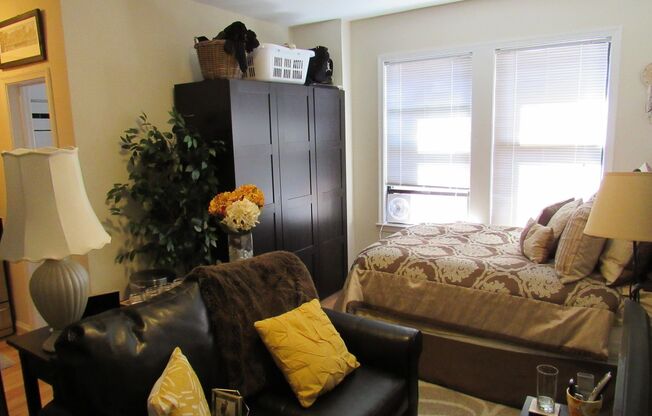 Studio, 1 bath, 407 sqft, $1,895, Unit H405