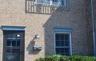 Updated 2BR/1.5BA Condo Near Stratford Rd