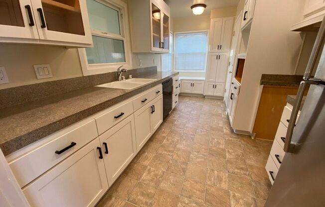 Charming 2-Bedroom Home Near Downtown San Carlos