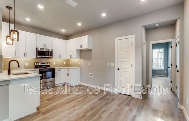 5118 LOCKE AVE
