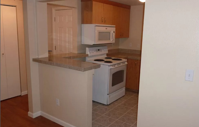 2 beds, 1 bath, $1,400, Unit 3