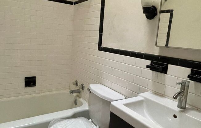 Studio, 1 bath, 11 sqft, $950, Unit Unit 10