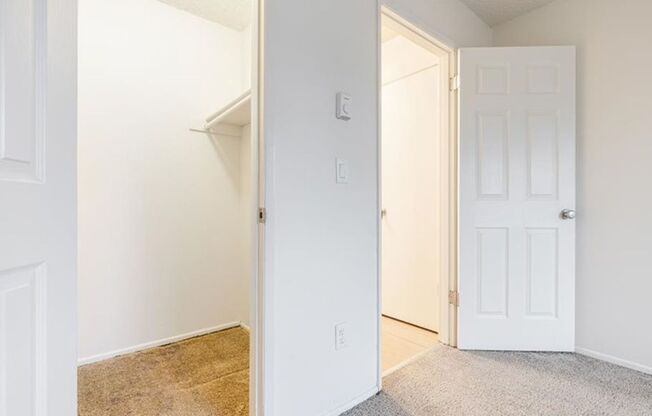 1 bed, 1 bath, 547 sqft, $1,300, Unit 8