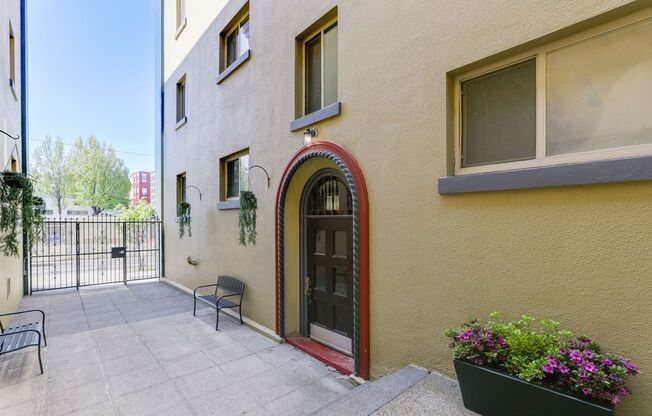 Studio, 1 bath, 600 sqft, $1,050, Unit 211