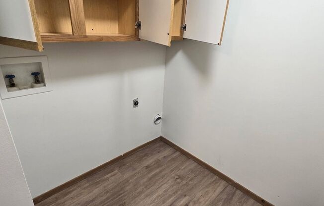 1 bed, 1 bath, 889 sqft, $940, Unit 112-206