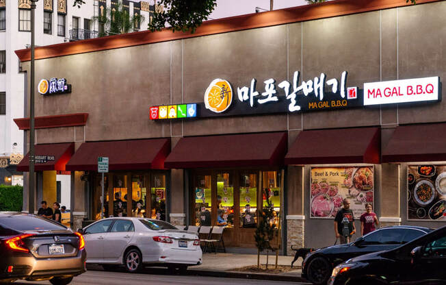 a fast food restaurant on a city street