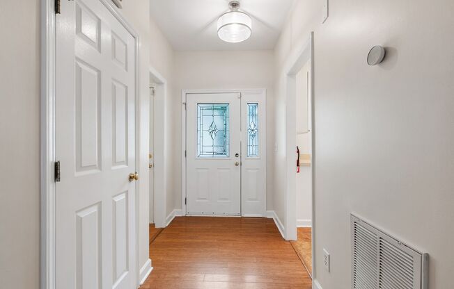 Lovely 3-Bedroom Townhome in Fantastic Raleigh Location!