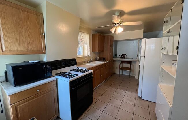 Sharpsburg - 3 BR House, Dining Room, Large Rooms!