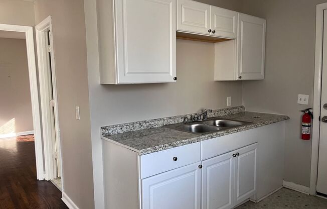 2 beds, 1 bath, $1,095, Unit UNIT A