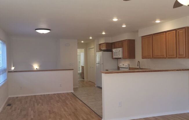 Loyal Heights/Ballard great fully remodeled 2-story 3 bed/2 bath townhome/duplex for $3200!!