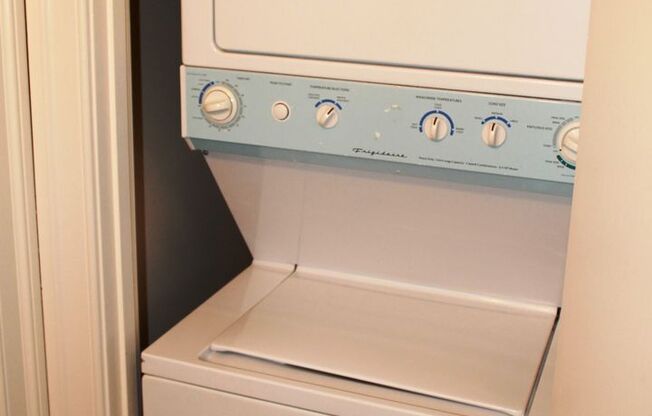 2 beds, 2 baths, 850 sqft, $3,700, Unit 301