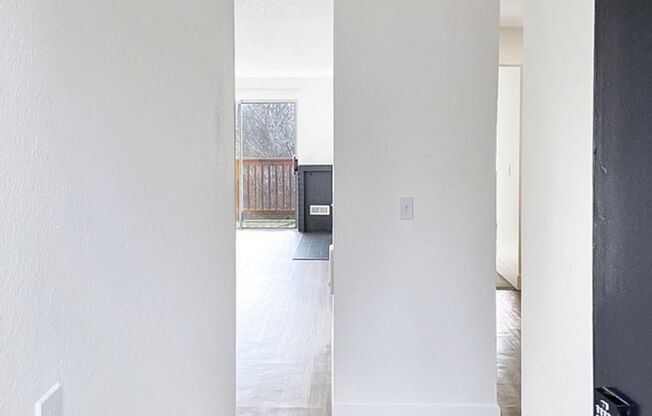 2 beds, 1 bath, 886 sqft, $1,585, Unit 118