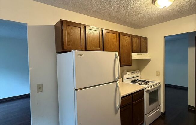 2 beds, 1.5 baths, 905 sqft, $1,460, Unit 35-202