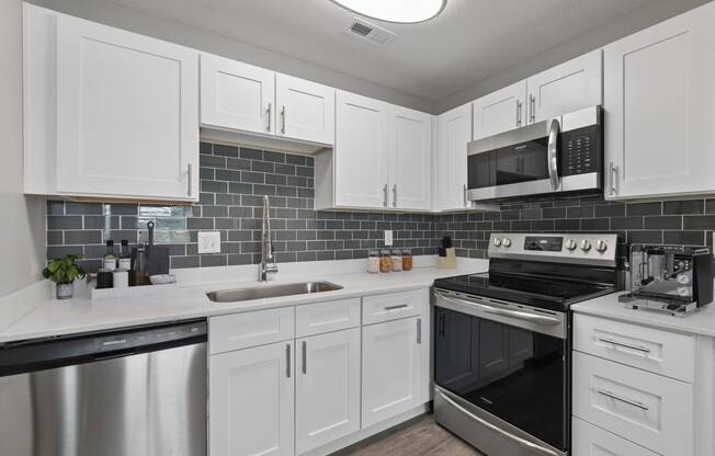 Discover Luxury Indianapolis Living at Lake Castleton!