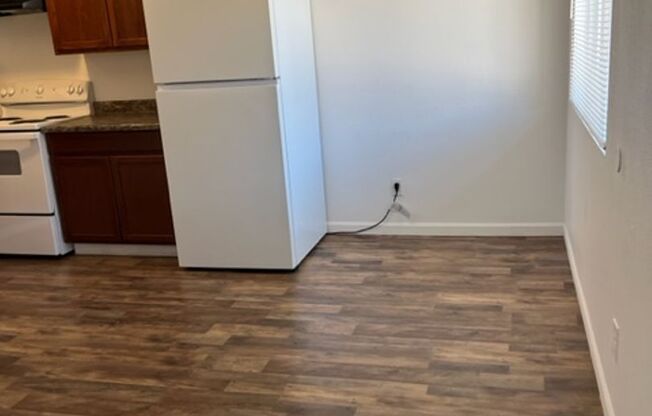 2 beds, 1 bath, $1,195, Unit 15