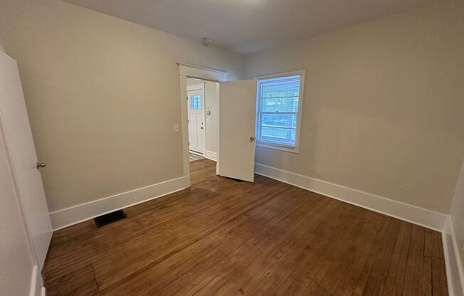 3 beds, 1 bath, $1,795, Unit Apt 1