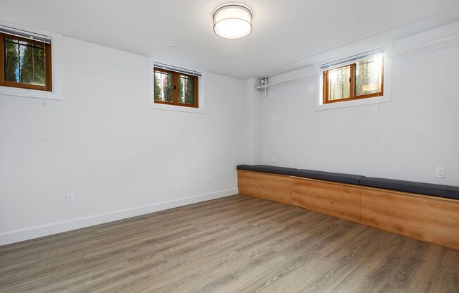 2 beds, 1 bath, 930 sqft, $2,395, Unit 03