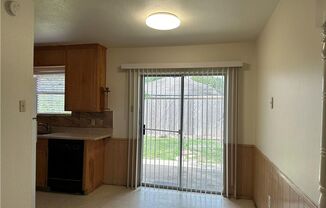 2 beds, 1 bath, $1,000