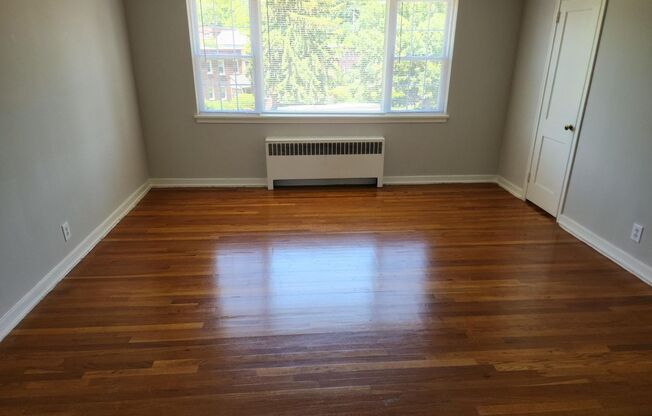 2 beds, 1 bath, 897 sqft, $2,385, Unit A-24