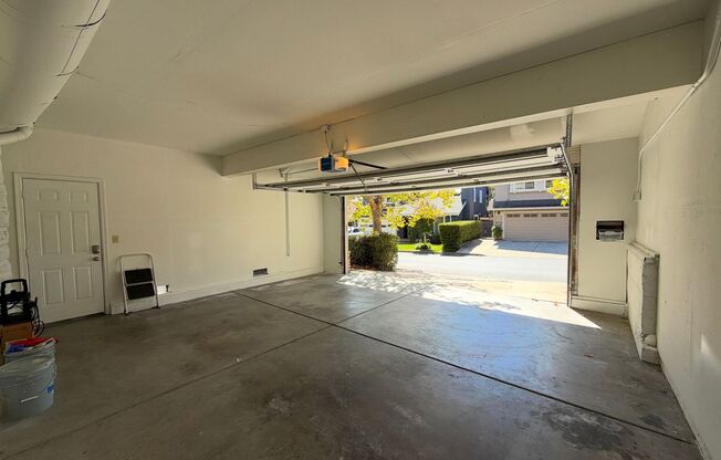 3 beds, 2.5 baths, $6,895