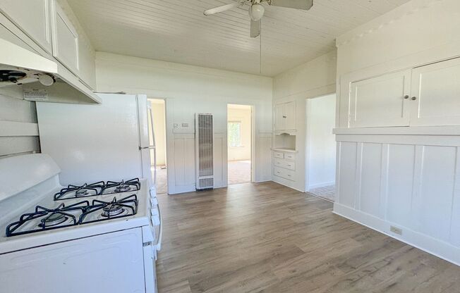 3 beds, 1 bath, $3,200