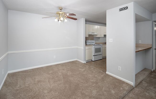 2 beds, 2 baths, 911 sqft, $1,100